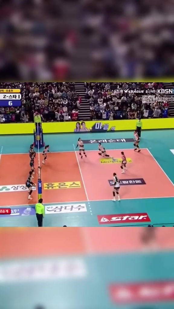 Mới đây video cover điệu nhảy See Tình - ca khúc của Hoàng Thùy Linh đến từ nữ VĐV bóng chuyền Hàn Quốc Lee Da Huyn tại trận đấu bóng chuyền thuộc khuôn khổ V.League All Star 2022-23 nổi tiếng khắp các nền tảng mạng xã hội.