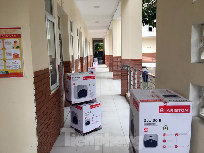 Trong ngày 19/3, hệ thống bình nước nóng đã được ưu tiên lắp đặt trước. Đến tối cùng ngày, công tác dọn vệ sinh, và sát trùng khử khuẩn sẽ tiến hành.