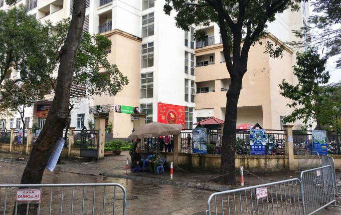 Theo đó, tại Toà nhà A1 khu nhà ở sinh viên Pháp Vân – Tứ Hiệp là nơi được UBND TP Hà Nội bố trí làm nơi cách ly tập trung có quy mô 19 tầng nổi, 1 tầng hầm. (Ảnh: Congluan)