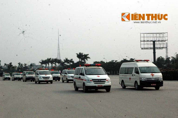 Đoàn xe cứu thương nhằm đảm bảo y tế tại IPU 132.