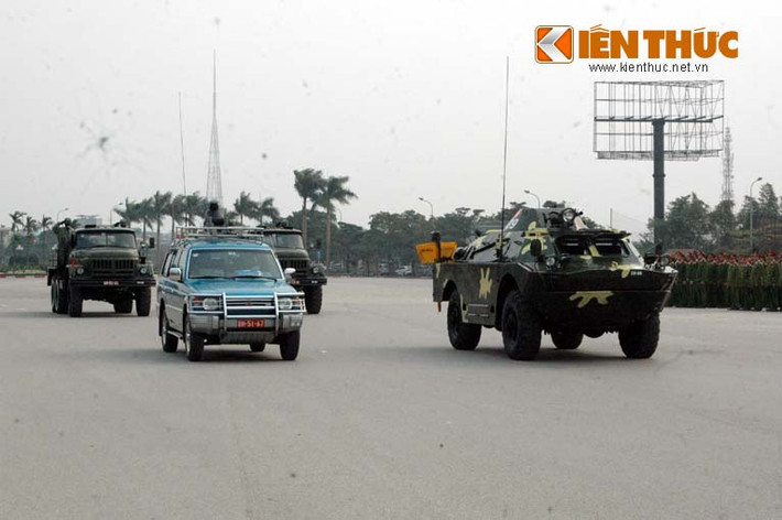 Chiều nay (22/2), trước sân vận động Mỹ Đình, quận Nam Từ Liêm, Hà Nội, các cơ quan chức năng của TP Hà Nội đã tổ chức lễ ra quân bảo vệ Đại Hội đồng Liên minh Nghị viện thế giới (IPU 132) sắp diễn ở ở Thủ đô với những phương tiện hiện đại.