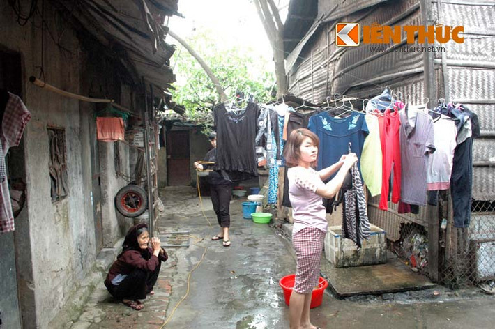 Chị Hoa cho biết, giá mỗi phòng tại đây là 900.000 nghìn đồng/tháng, chưa tính tiền điện nước.