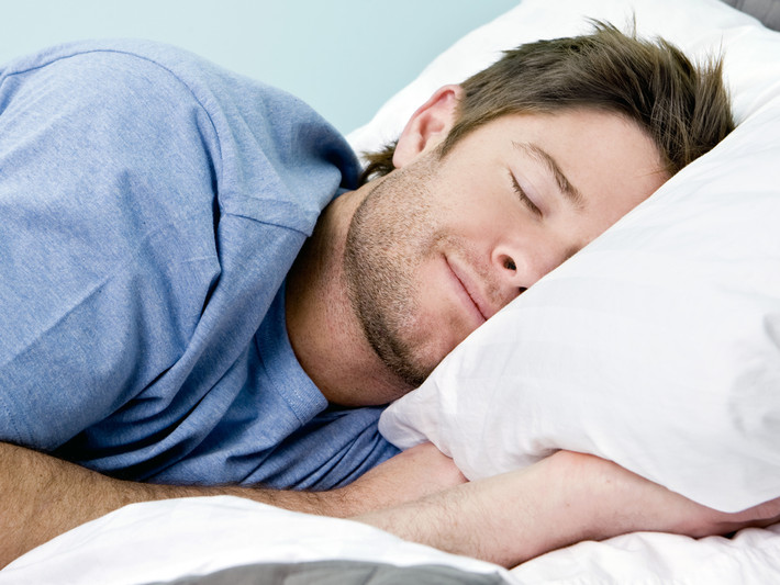 Nguyên nhân gây ra hiện tượng này gồm có: Áp lực công việc quá lớn, căng thẳng do thường xuyên làm tăng ca, thường xuyên thức đêm, ngủ không ngon...