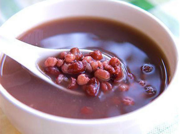Cháo ý dĩ đậu đỏ có ưu điểm có nấu kiểu gì cũng không bị nát bột, đáy nồi không bị cháy kê.