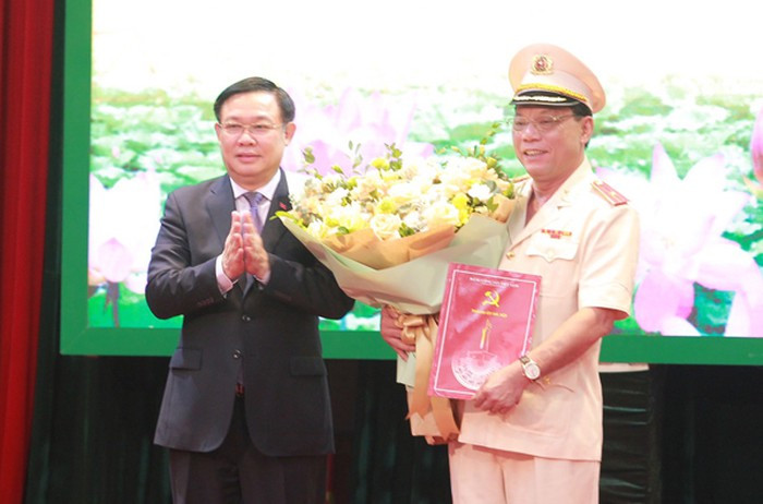Cũng tại Lễ công bố, đại diện Ban Tổ chức Thành ủy đã công bố Quyết định chỉ định vào Ban chấp hành, Ban Thường vụ, giữ chức Bí thư Đảng ủy Công an thành phố Hà Nội đối với ông Nguyễn Hải Trung, tân Giám đốc Công an Thành phố Hà Nội.