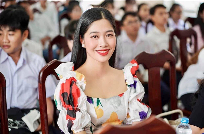Bên cạnh công việc bận rộn của một tiếp viên hàng không, Vân Ly còn vô cùng năng động khi là tình nguyện viên tích cực của tổ chức “Team thiện nguyện Hà Nội”
