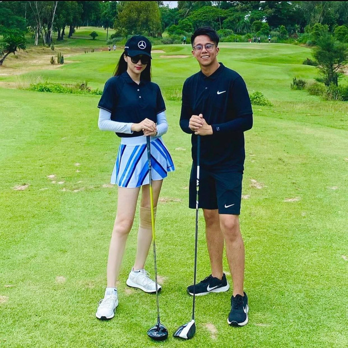 Cặp đôi Hương Giang - Matt Liu lựa chọn sân golf làm địa điểm hẹn hò lãng mạn.