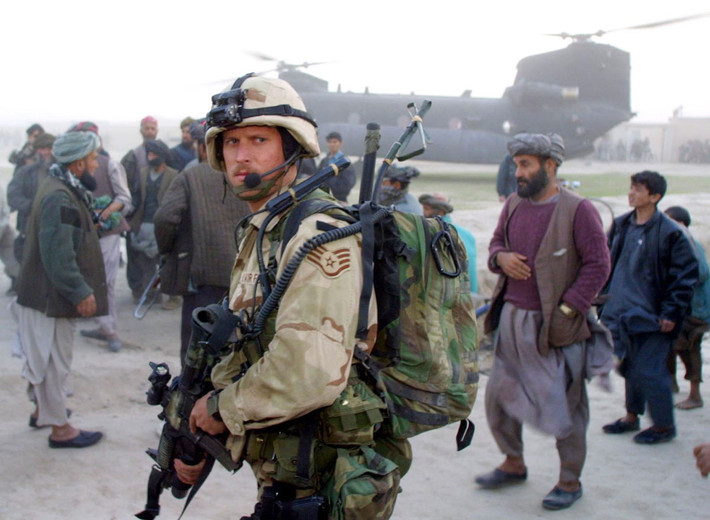 Điển hình là chiến trường Afghanistan, cuộc chiến tranh được giới truyền thông Mỹ gọi là "chiến tranh Việt Nam ở thế kỷ 21" của Quân đội Mỹ. Người Mỹ đã sa lầy ở Afghanistan gần 20 năm và vẫn đang loay hoay tìm lối thoát cho cuộc chiến này. Nguồn ảnh: Daily.