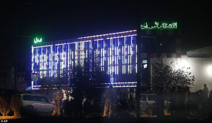 Vụ đánh bom xảy ra tại nhà hàng tiệc cưới Dubai City, phía tây thủ đô Afghanistan. Giới chức thành phố cho biết có hàng trăm người dự tiệc cưới vào thời điểm vụ đánh bom diễn ra. Ảnh: AP.