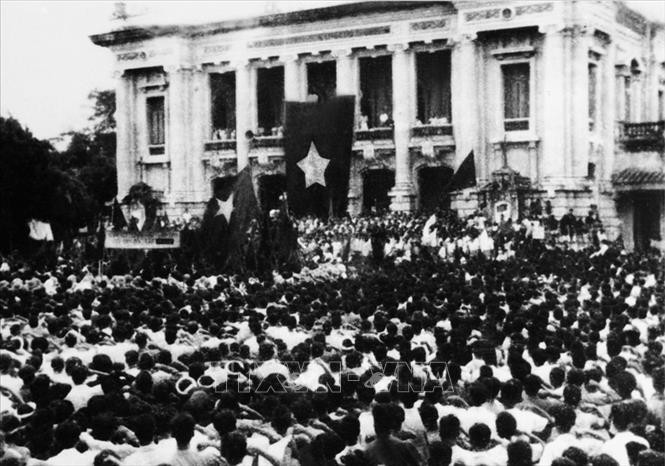 Cuộc cách mạng bắt đầu nổ ra ở Tuyên Quang và Thái Nguyên đầu tiên, sau đó lan rộng ra cả nước. Ngay sau khi Tuyên Quang và Thái Nguyên giành được chính quyền, "làn sóng" cách mạng đã lan tới Hà Nội. Nguồn ảnh: TL.