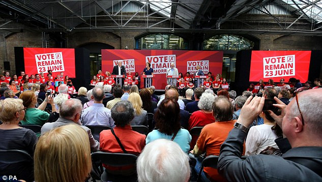 Trong khi đó, thủ lĩnh Công đảng Anh, ông Jeremy Corbyn đang phát biểu kêu gọi người dân ở lại EU.