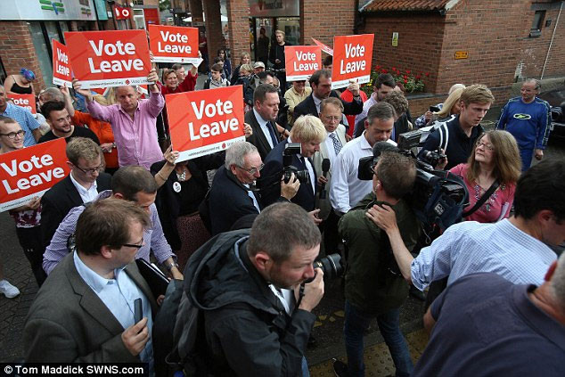 Còn ông Boris Johnson lại tham gia cuộc tuần hành ở Selby, bắc Yorkshire.