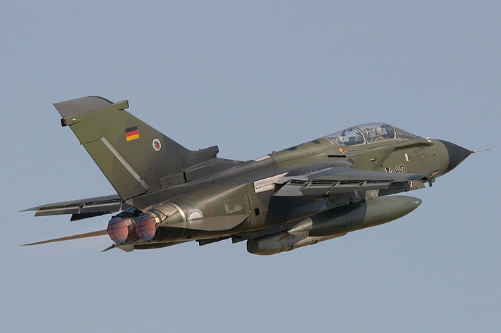 Thậm chí truyền thông Đức còn chỉ trích thậm tệ lực lượng Luftwaffe khi các báo cáo chỉ ra rằng nếu có chiến tranh tổng lực, không quân Đức chỉ tác chiến chưa nổi... một giờ đồng hồ trước khi hết sạch đạn dược dành cho chiến đấu cơ. Nguồn ảnh: Pinterest.