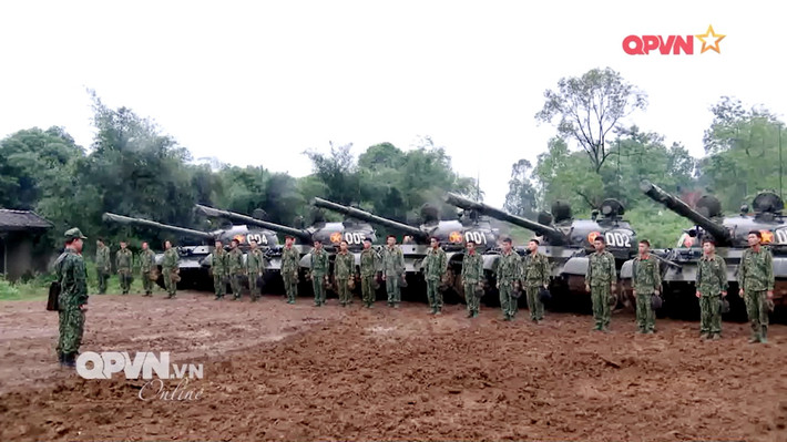Trước khi xe tăng chủ lực T-90S/SK xuất hiện trong biên chế của Quân đội Việt Nam thì T-62 là loại xe tăng chiến đấu mạnh nhất trong biên chế của binh chủng Tăng - Thiết giáp. Nguồn ảnh: QPVN.