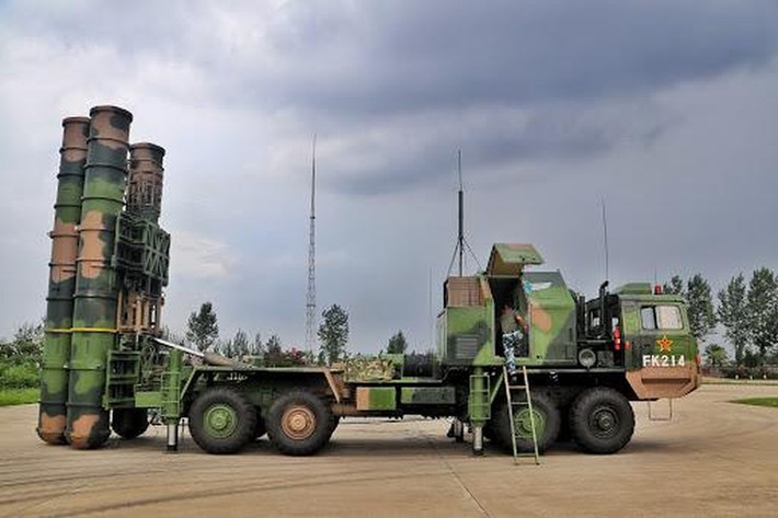 HQ-9B là hệ thống phòng không tầm xa trên mặt đất có năng lực nhất trong biên chế của Trung Quốc, ngoại trừ hai trung đoàn S-400 mua từ Nga. Giống như loại được biết đến rộng rãi hơn là S-400, hệ thống tên lửa HQ-9 chú trọng tính cơ động cao, triển khai tên lửa, radar và đơn vị chỉ huy từ xe tải cơ động để cải thiện khả năng sống sót.