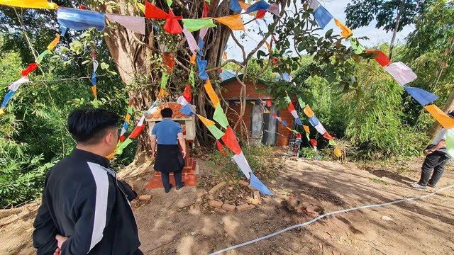 Vụ việc được công an phát hiện khiến nhiều người không khỏi ngỡ ngàng. Chính quyền địa phương cho biết, đã từng lập biên bản, nhắc nhở, yêu cầu ông Tuấn cam kết không được xây dựng nhà cửa trên đất nông nghiệp.