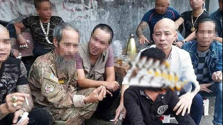 Điều đáng chú ý, Đường "Nhuệ" còn nổi tiếng trên mạng xã hội khi tham gia đóng một số bộ phim được đăng trên youtube như Luật lệ giang hồ, Tỷ phú đè đại gia, Chạm mặt giang hồ 1,2,3… trước khi bị tra tay vào còng số 8 và "chạm mặt công an".