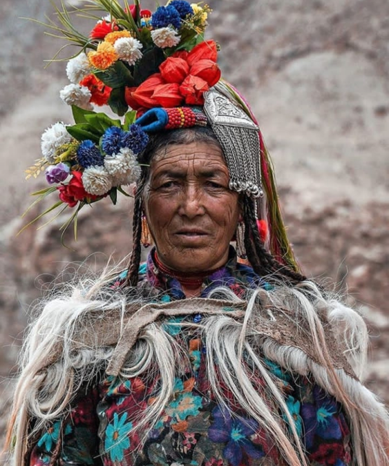 Tuy nhiên, điều này không có nghĩa là phụ nữ Drokpa bị xem nhẹ hay không có quyền quyết định. Trái lại, phụ nữ trong bộ tộc có tiếng nói rất lớn trong hôn nhân và thường tự nguyện tham gia vào quá trình đổi vợ này. Phong tục này được cho là mang lại sự tự do cá nhân và giúp duy trì sự cân bằng trong cộng đồng.