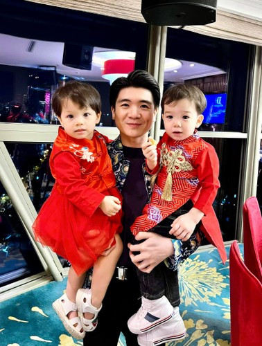 Câu chuyện vừa làm bố, vừa làm mẹ 2 nhóc tỳ của Đỗ Quang Vinh đã làm nhiều người trầm trồ, ngưỡng mộ. Ảnh: Tổng hợp