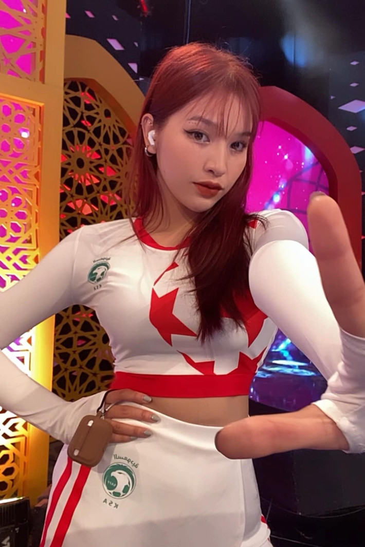 Dù tuổi đời còn trẻ nhưng Minh Châu sở hữu vẻ ngoài khá trưởng thành với nhan sắc đằm thắm pha chút ngọt ngào.