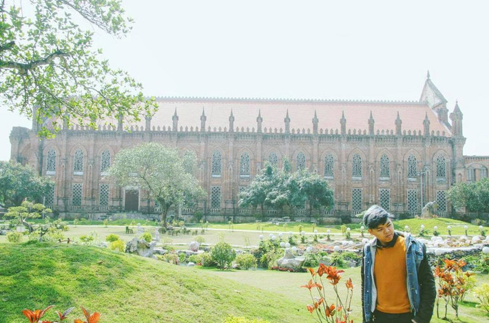 Ngoài ra, bạn có thể ghé thăm bãi trứng đá nhân tạo hay giếng đá ong. Nơi đây được nhiều du khách ưu ái gọi bằng cái tên “khu vườn cổ tích”.