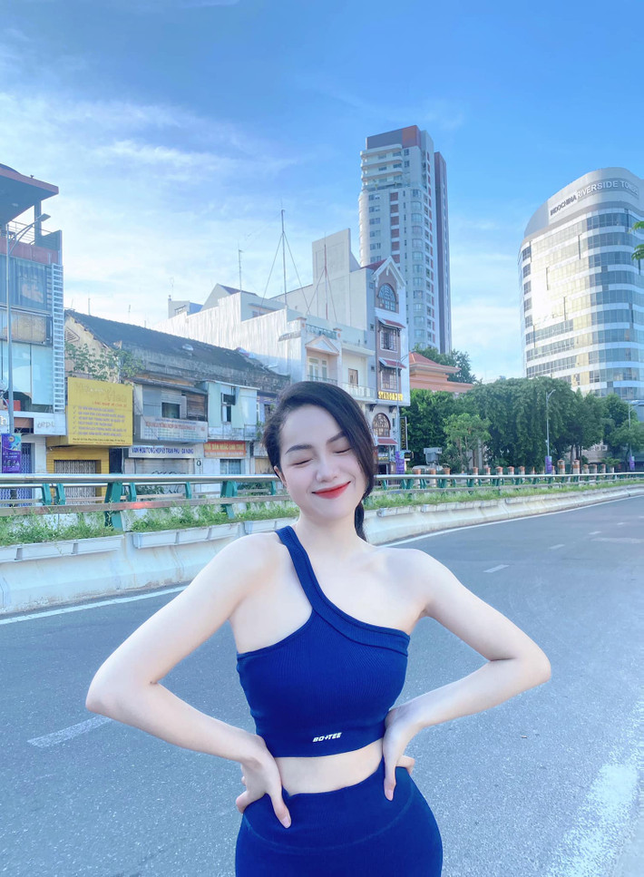 Ở ngoài đời, Thiện Mỹ gây ấn tượng bởi nhan sắc xinh đẹp cùng vóc dáng quyến rũ.