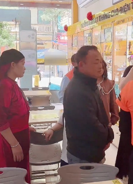 Có thể thấy nhờ có công việc mới, Phúng Phính đã giúp đỡ được gia đình rất nhiều.