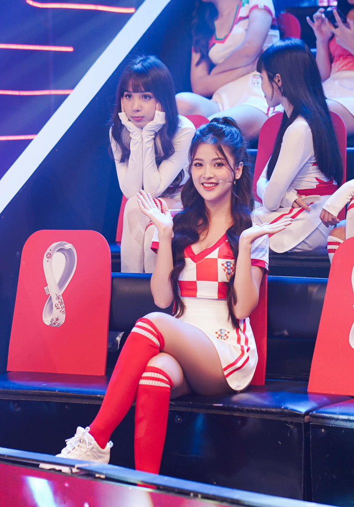 Nguyễn Thị Hồng Trang sinh ngày 19/9/1999 tại Đắk Lắk là một trong những hot girl tại Nóng cùng World Cup 2022.