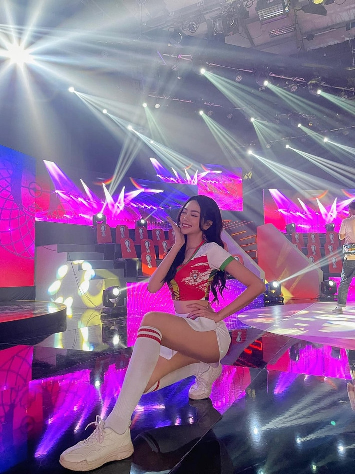 Trong dàn hot girl Nóng cùng World Cup phải kể đến cái tên Phùng Thị Diệu Thúy, cô gái sinh năm 1999 tại Hà Nội.