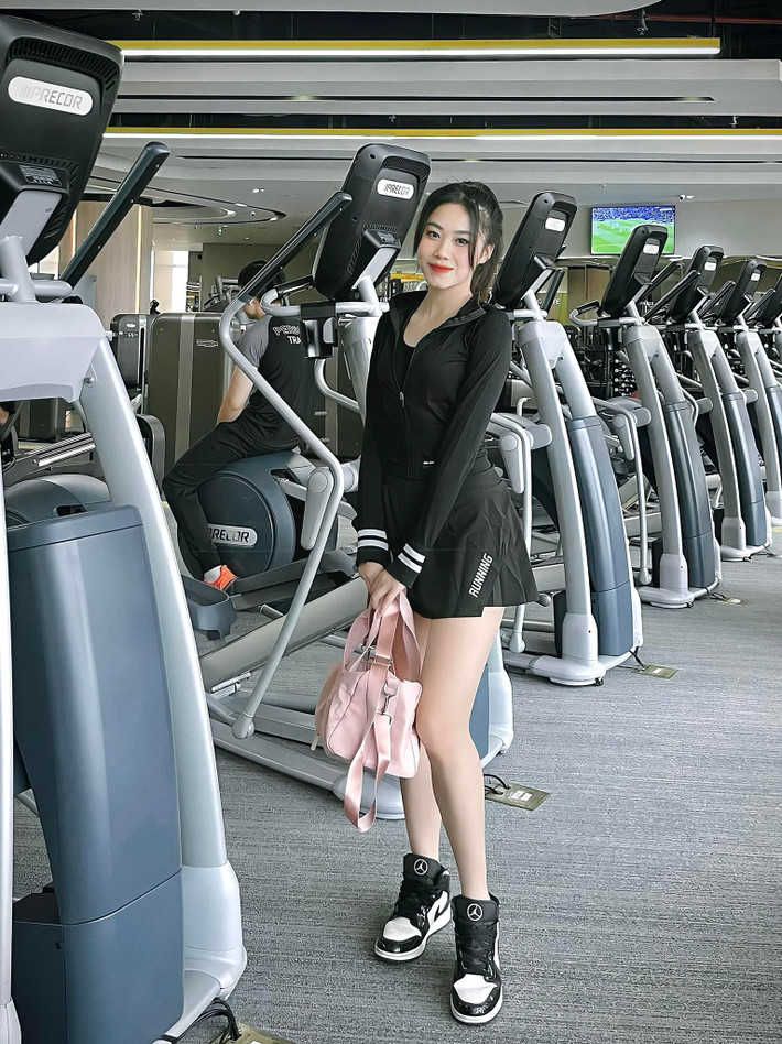 Chỉ mới 20 tuổi nên Hòa Bình vẫn luôn có những khoảnh khắc dễ thương, biểu cảm đúng với lứa tuổi của mình.