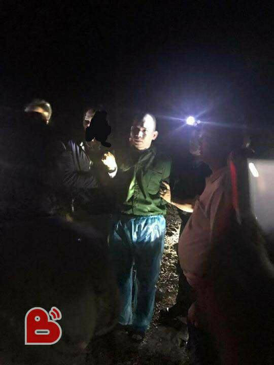 “Đối tượng Tình trốn trong lán nương thì bị cảnh sát phát hiện. Rạng sáng lực lượng cảnh sát của Bộ Công an cùng Công an Hòa Bình, Công an Sơn La đã bao vây bắt giữ Tình mà không cần nổ súng. Khi bị bắt đối tượng không có súng, trên người chỉ có ít tiền”, nguồn tin nói. Ngay trong đêm, tử tù Tình cũng đã được di lý ngay về trại giam T16 - Bộ Công an. Nguồn ảnh: BEAT