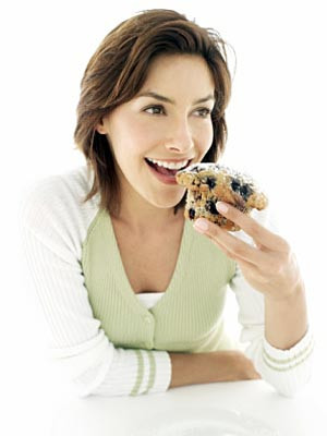 Bánh ngọt: hầu hết các loại bánh ngọt đều chứa quá nhiều chất béo, đường vì thế nếu muốn giảm béo và tốt cho tim mạch bạn hãy cai ngay món bánh hấp dẫn này. Ảnh: 39.