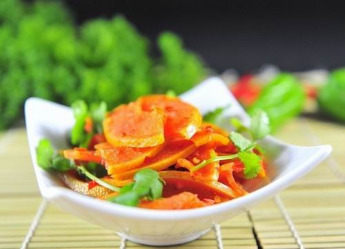 Giải ngộ độc hải sản: khi bạn ăn cá biển hoặc các loại hải sản có thể gặp hiện tượng ngộ độc hải sản khác, chỉ cần pha một cốc nước vỏ cam nóng uống sẽ giúp làm giảm triệu chứng này. Ảnh: leha.