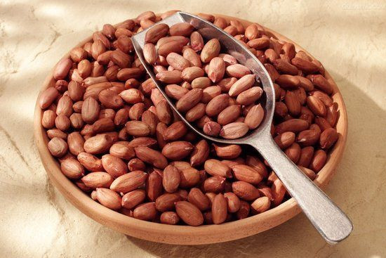 Lạc nhân, táo đỏ và mật ong giúp nhuận phổi, bổ tỳ: nguyên liệu: lạc nhân đỏ, táo đỏ và mật ong mỗi loại khoảng 30g. Ảnh: qbaobei.