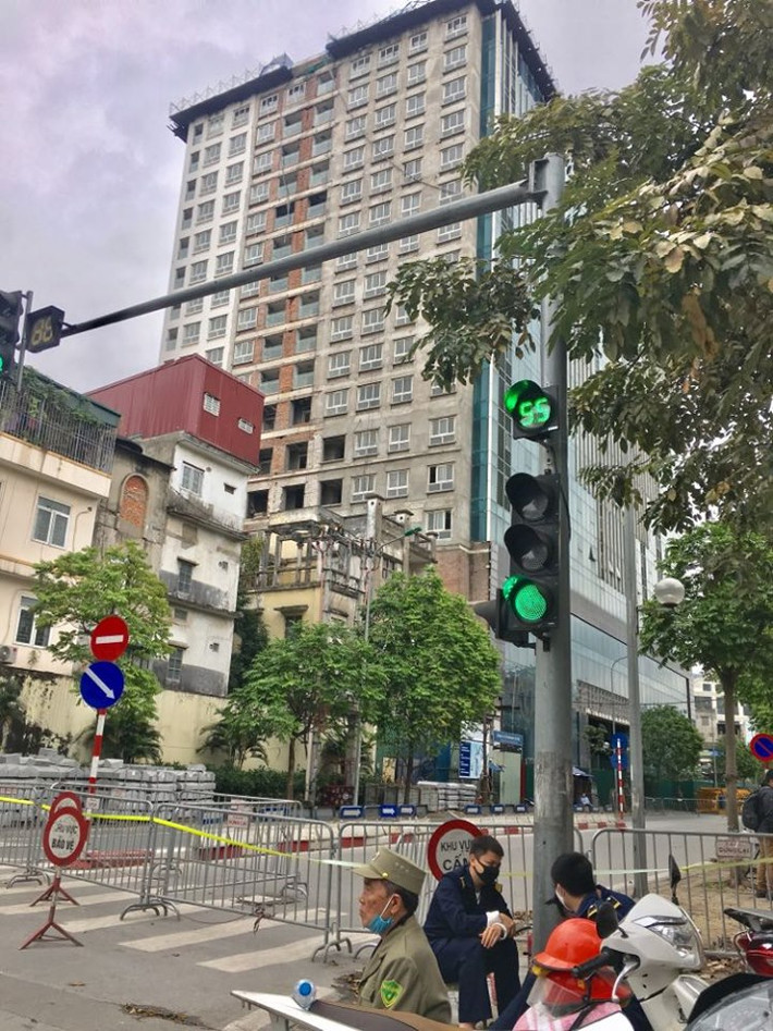 Do vậy, Thủ tướng yêu cầu TP Hà Nội cần phải làm ngay với những phương án cụ thể, trong đó có việc đảm bảo quy hoạch chi tiết khu vực, đảm bảo an toàn công trình và đảm bảo quyền lợi đúng mức cho nhà đầu tư.