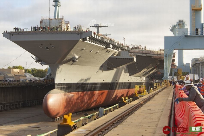 Trên lý thuyết, tàu USS John F. Kennedy có khả năng hoạt động liên tục từ 20 tới 25 năm trước khi nó cần được thay lõi phản ứng hạt nhân. Tối đa, các tàu sử dụng động cơ hạt nhân có thể sử dụng được khoảng 50 năm. Nguồn ảnh: Sina.