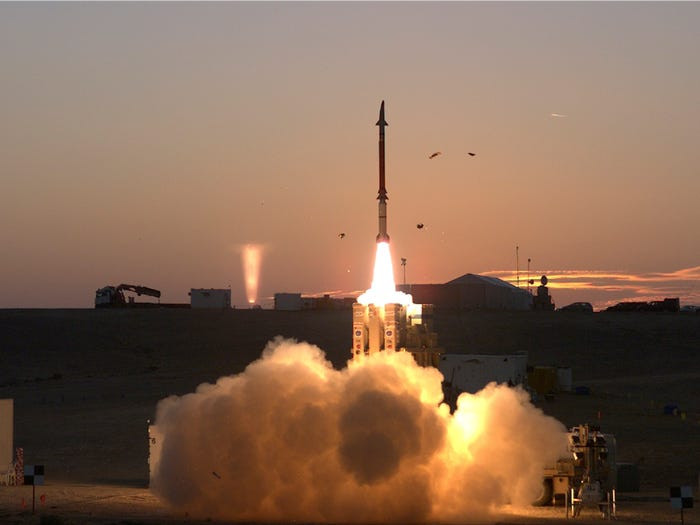 Cách tốt nhất và duy nhất mà Israel có thể làm được ở thời điểm hiện tại đó là nâng cấp hệ thống tên lửa đánh chặn Iron Dome để nó có thể có khả năng tác chiến vượt ngoài khả năng của hệ thống mà Moscow đã thu giữ được. Nguồn ảnh: BI.