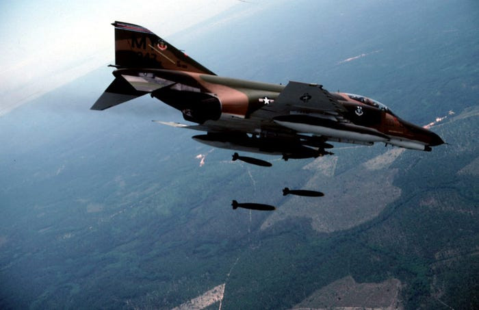 Từng rụng như sung trong Chiến tranh Việt Nam nhưng không thể phủ nhận rằng, F-4 Phantom II là một loại tiêm kích hiện đại bậc nhất thời bấy giờ. Nguồn ảnh: BI.