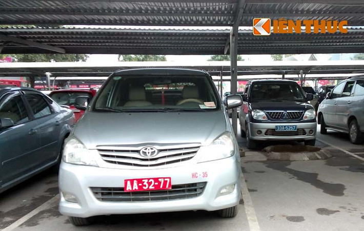 Xe biển đỏ cũng đi... sắm Tết.