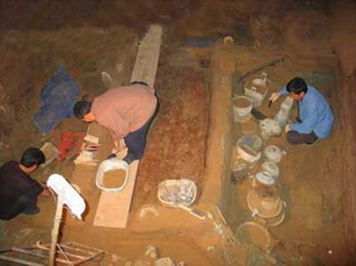 Lăng mộ này có quy mô lớn, phản ánh phong cách xây dựng của hoàng thân quốc thích thời Hán.
