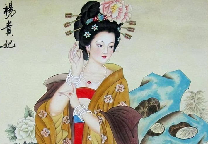 Tên thật là Dương Ngọc Hoàn (719-756), đại mỹ nhân Dương Quý Phi là sủng phi được Đường Huyền Tông hết mực sủng hạnh. Nhờ đắc sủng, Dương Quý Phi có cuộc sống xa hoa, quyền quý, không có phi tần nào trong cung sánh bằng, kể cả hoàng hậu. Đường Huyền Tông tìm đủ mọi cách khiến sủng phi vui vẻ như cho hơn 700 người hầu hạ.