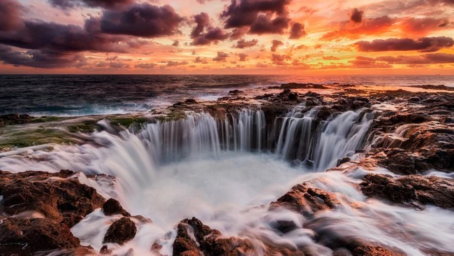 3. Giếng Thần Thor, Oregon, Mỹ: Liên quan đến thần sấm Thor trong thần thoại Bắc Âu, giếng thần Thor là hố sụt tự nhiên ở Oregon. Được tin là cánh cổng dẫn tới thế giới ngầm, nhưng con người chưa tìm ra cách mở nó.