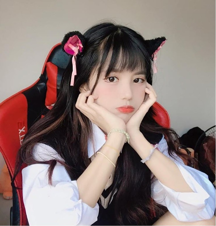 YuGi đã tuyên bố sẽ tham gia cuộc thi sắc đẹp nếu Liên Quân Mobile tổ chức. Sự tự tin và vẻ ngoài quyến rũ của cô đã thu hút hàng nghìn lượt tương tác và bình luận từ cộng đồng game thủ. (Ảnh: gamek)