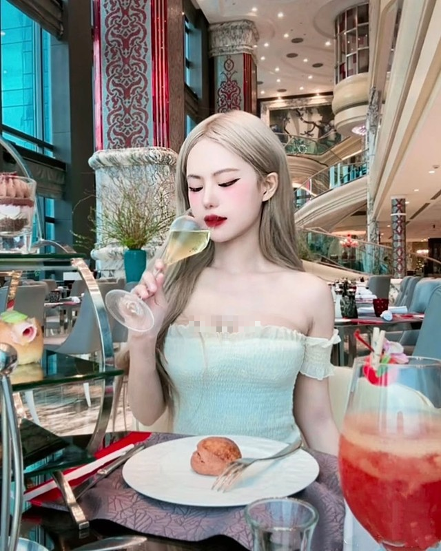 Trên trang cá nhân, Yugi cũng thường đăng tải hình ảnh cuộc sống cá nhân, những bữa ăn sang chảnh và các chuyến du lịch đến nhiều địa điểm khác nhau.(Ảnh: IGNV)