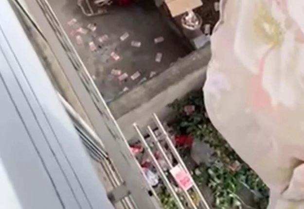 Câu chuyện khiến nhiều người nhớ lại các vụ giấu "quỹ đen" hài hước khác, như trường hợp tiền bay khỏi chăn khi phơi ở Trung Quốc.