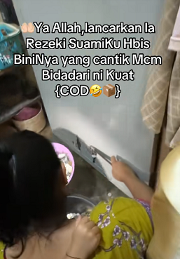 Hóa ra đây là “quỹ tiết kiệm” suốt 5 năm của chồng, được anh lén lút nhét vào bên trong cửa để tích cóp.