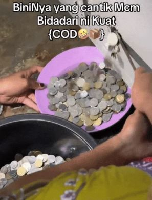 Một người phụ nữ ở Malaysia vô tình phát hiện “ kho báu” giấu trong cánh cửa nhà vệ sinh của gia đình và cô đã chia sẻ video "săn tìm kho báu" của mình lên Tiktok.