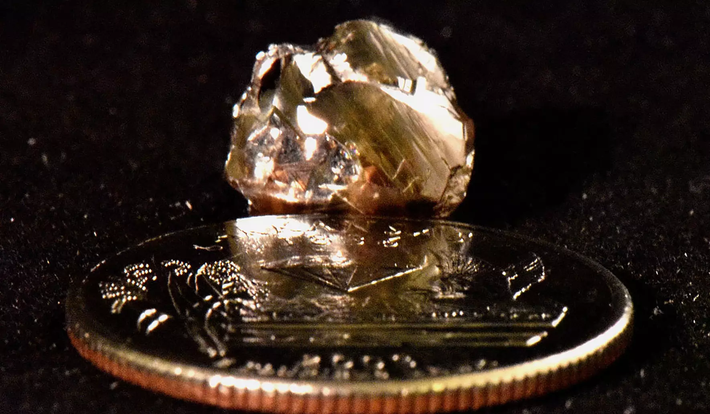 Gần đây nhất, một bé gái 7 tuổi đã tìm được viên kim cương nâu 2,95 carat đúng ngày sinh nhật của mình. (Ảnh: Washington Times)