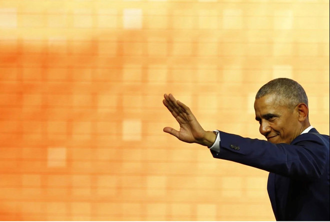 Tổng tài sản hiện tại của gia đình ông Obama ước tính khoảng 40 triệu USD. Tuy nhiên, theo một dữ liệu phân tích của Đại học Mỹ (American University), vợ chồng ông có khả năng kiếm tới 242,5 triệu USD sau nhiệm kỳ tổng thống. Dù về hưu, ông Obama chắc chắn cũng vẫn "sống khoẻ" nhờ mức lương hưu theo Đạo luật Cựu Tổng thống, được thông qua vào năm 1958. Khi còn đương chức, một tổng thống Mỹ được trả 400.000 USD/năm, còn sau khi về hưu, mức lương họ được hưởng là 200.000 USD/năm. Trong ảnh, ông Obama vẫy tay trong Hội nghị thượng đỉnh toàn cầu của Hội đồng World Travel & Tourism tại Seville, Tây Ban Nha. Ảnh: Getty Images.