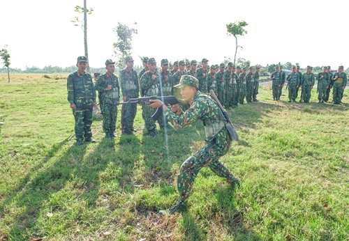 Huấn luyện chiến thuật từng người.